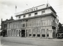 404177 Gezicht op het Hotel-café-restaurant Terminus (Stationsplein 3) te Utrecht.